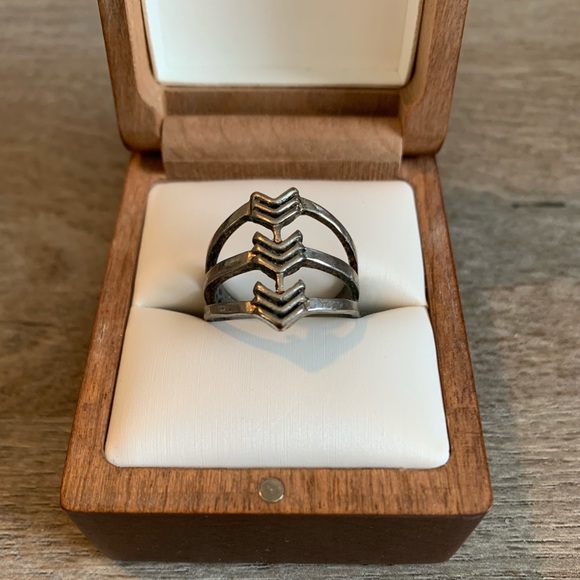 BOGO Cute Arrow Ring - Picture 1 of 2